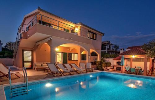 Sevid Villa | Sea Flower Beachfront Villa