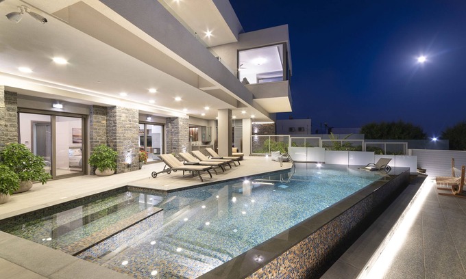 Koutsouras Villa | Villa de 10 dormitorios frente al mar con piscina infinita y spa en el sureste de Creta