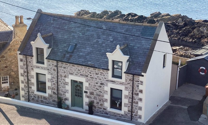 Buckie Casa | Sea Front Property With Stunning Views