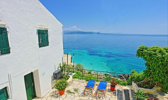 Katavolos Apartamento | Sea Front Studio Alexandra