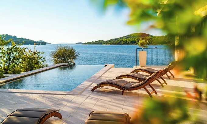 Komoseva Villa | Sea front Villa Draga - infinity pool