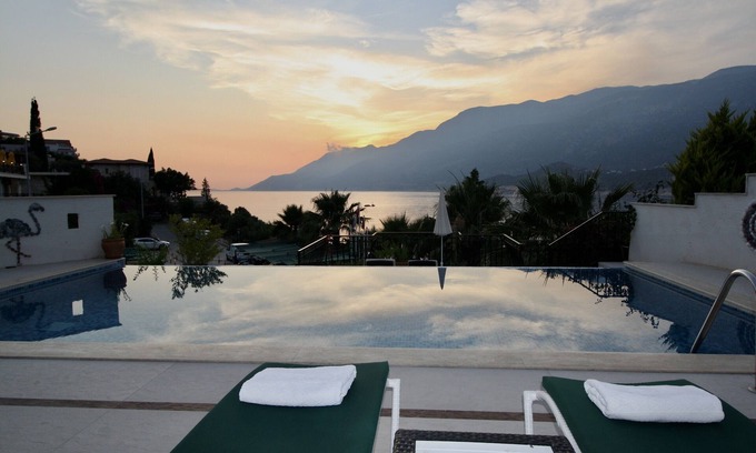 Kas Villa | Frente al mar Villa en Kas Península piscina privada con plataforma de baño privado