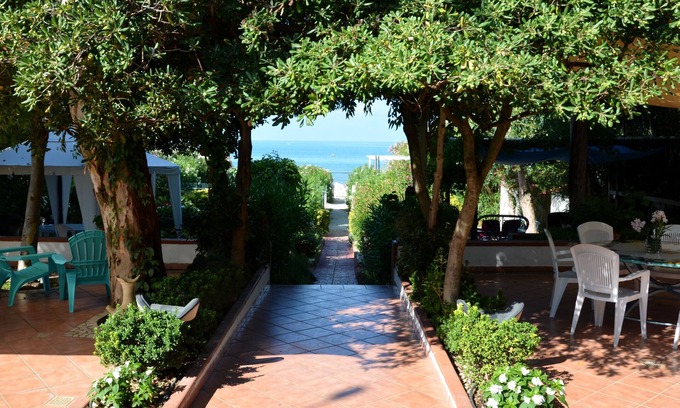 Mondragone Apartamento | VILLA FRENTE AL MAR - VILLA FERRERO DOMUS GAUDII A 50 METROS DEL MAR