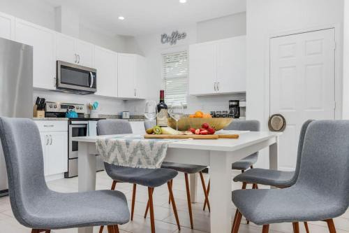 Naples Park Casa | Sea Gem Retreat. Beach.Wine.Dine.Relax.Repeat