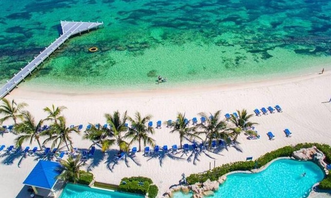 Colliers Bay Condominio | Sea Glass at the Reef - Luxury King Beach Front Condo On The Beach