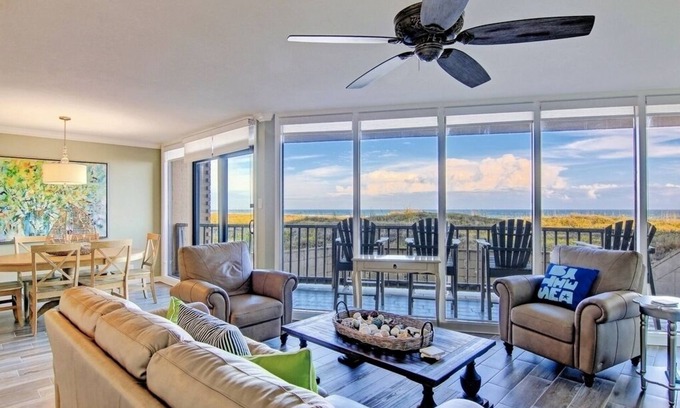 Port Aransas Condominio | Sea Gull # 102: frente a la playa de 2 dormitorios y 2 baños con vistas espectaculares y administración las 24 horas
