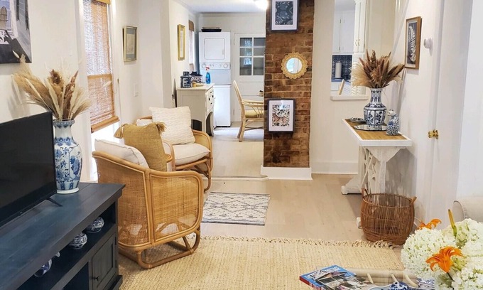 Asbury Park Cabaña | JUNE & SEPTEMBER '25 Gorgeous Renovation-Walk to Beach, Restaurants, Bars, Shops