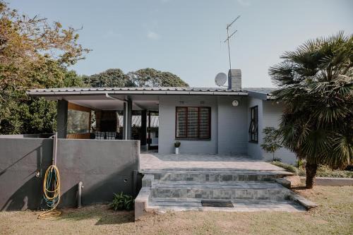 Port Edward Casa | Sea La Vie- beach cottage