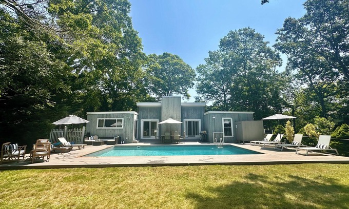 Hampton Bays Casa | "Sea La Vie" - Lounge by the pool, walk to the beach, soak up the Hamptons sun!