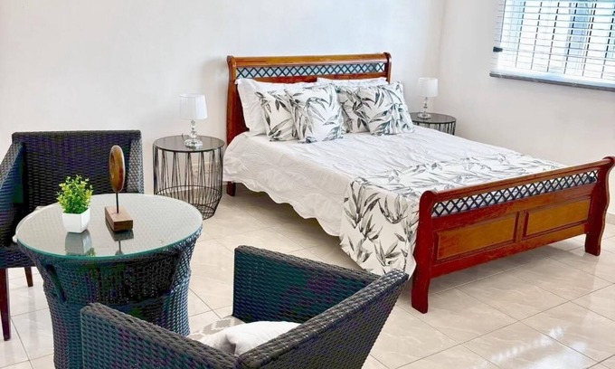 Calebasses Villa | Sea La Vie Villa, Cosy beach retreat 5 minutes walk from the beach