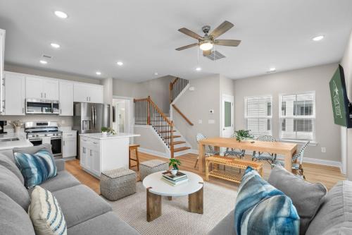 Myrtle Beach Casa | Sea Level - Across from Ocean Dog Friendly Garage