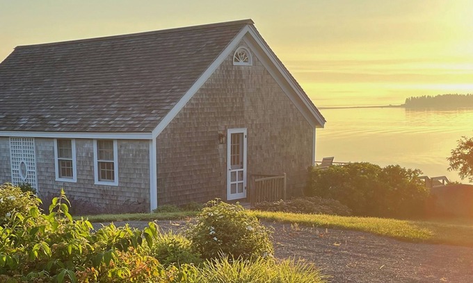 Brooklin Cabaña | "Sea Meadow" Cottage frente al mar: vistas del faro y playa privada