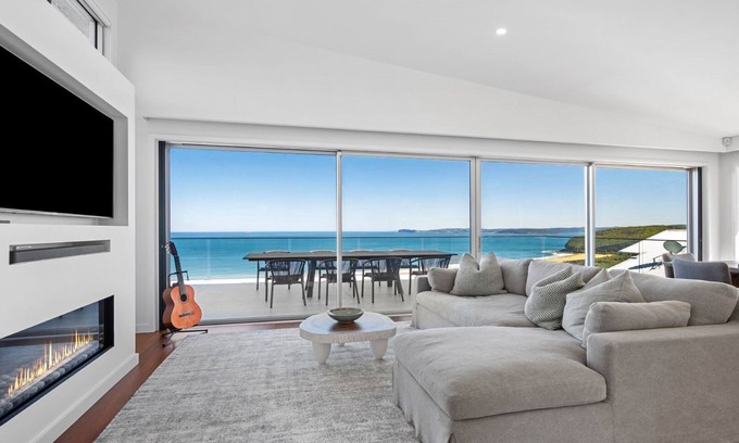 Killcare Heights Casa | 'Sea Mist' by Accom Holidays