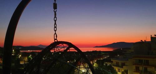 Lavreotiki Apartamento | Sea & Mountain Apartment Close to Port and City