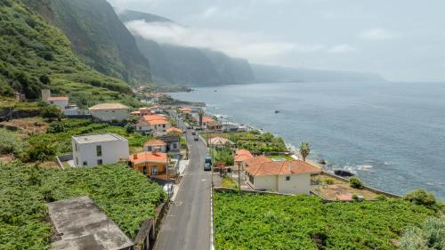 Sao Vicente Apartamento | Sea & Mountain View apartment with open-air Patio & Parking