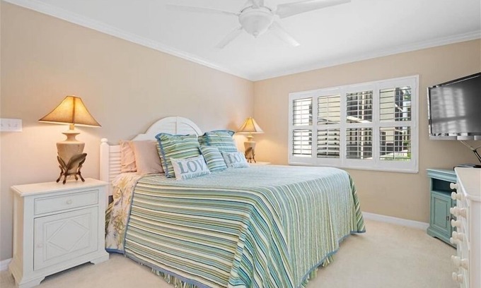 Boca Grande Condominio | Sea Oats 151 - End Unit - Elevators = Beachfront, End Unit - Tennis