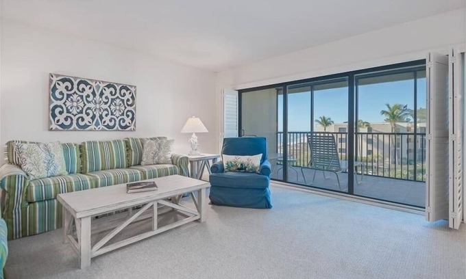 Boca Grande Condominio | Sea Oats 321 2 Bedroom Condo by RedAwning