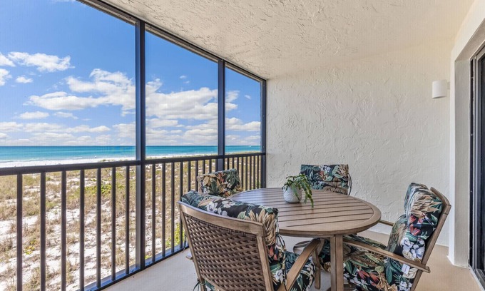Boca Grande Condominio | Sea Oats C-157, Beachfront 2-bedroom, 2-bath condo
