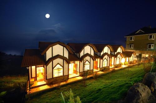 Ren'ai Casa | Sea of Clouds Vacation Villa