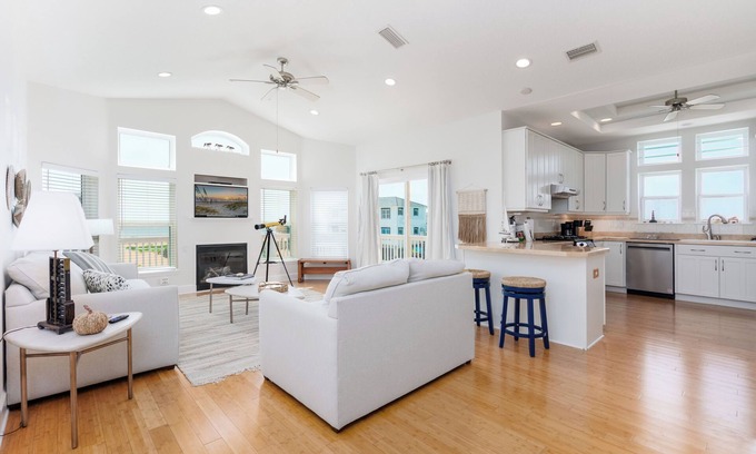 Marineland Acres Casa | Sea Pearl beautiful beachside home! Less than one minute walk to the beach!