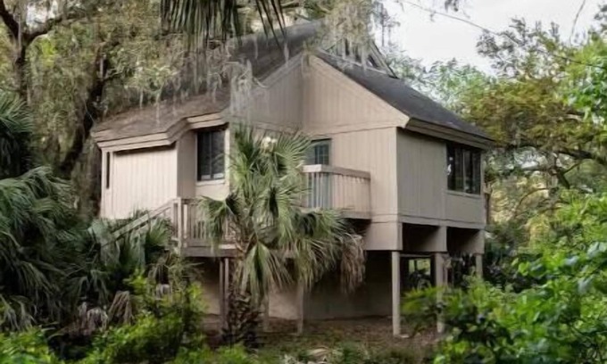Night Heron Casa | Sea Pines Villa Steps to Beach Coffee Bar King Bed