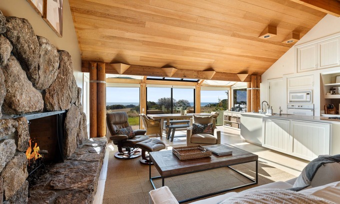 Sea Ranch Casa | Sea Ranch with ocean view across from Del Mar Pool