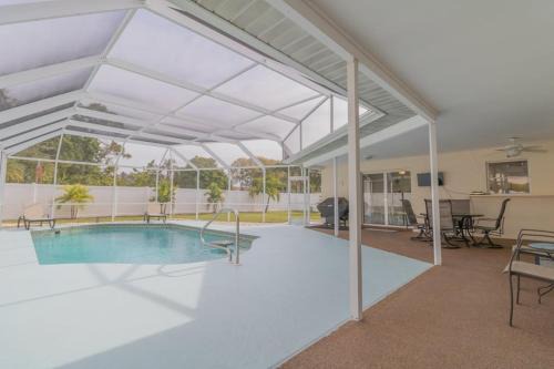 Bradenton Casa | Sea Salt Retreat! Private pool home in Bradenton just 5 miles from Anna Maria!