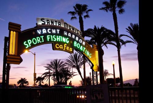 Downtown Apartamento | Sea & Sky 2 Bed Escape Apt in Santa Monica with FREE PARKING