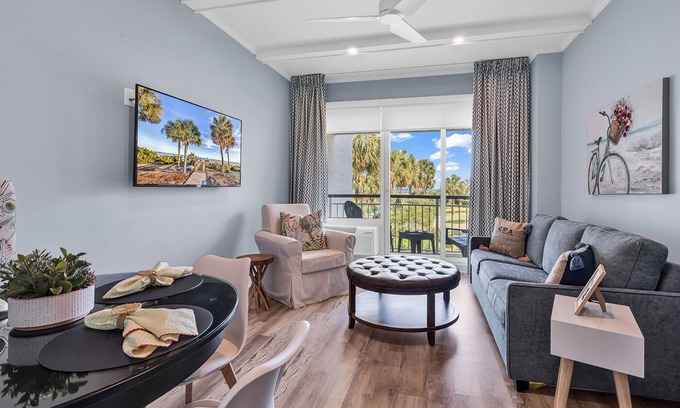 Litchfield by the Sea Condominio | Sea, Sun, & Sand renovated 1-bed/1 bath oceanfront condo at Bridgewater