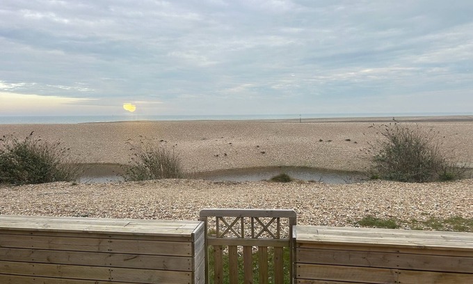 Pagham Casa | Sea Urchins Bungalow on Pagham Beachfront sleeps up to 8, Pet Friendly