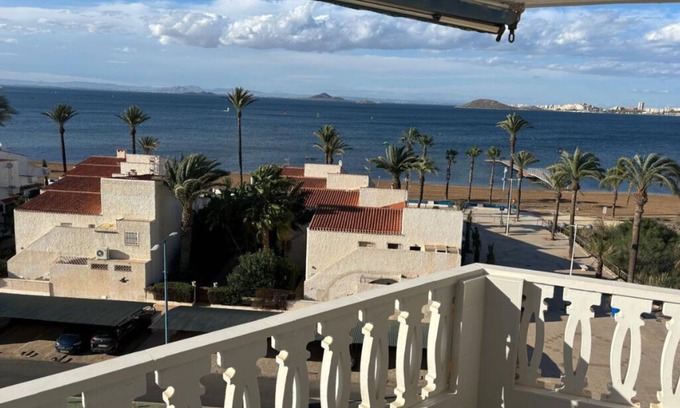 Playa Honda Apartamento | Sea View, 4th-floor Apartment, 25m from the beach with free Wi-Fi and a lift.