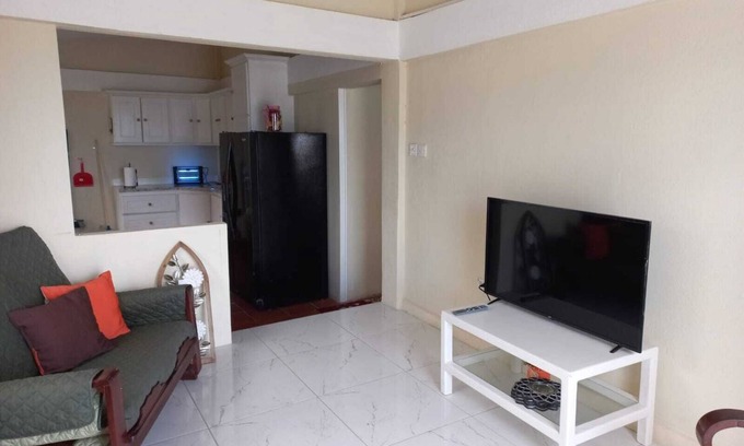 Fitts Village Apartamento | Sea view apartment in a quiet residential area just minutes walk from the beach