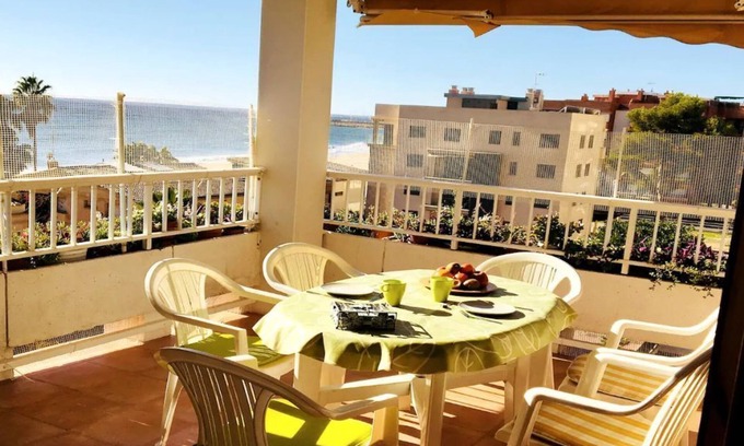 Torredembarra Apartamento | APARTAMENTO VISTAS AL MAR, CONFORTABLE Y LUMINOSO.