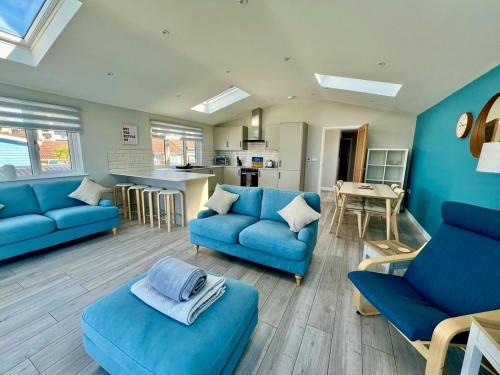 Westleigh Apartamento | Sea View Apartment 32, Moments from the Beach - Golden Bay Holiday Village