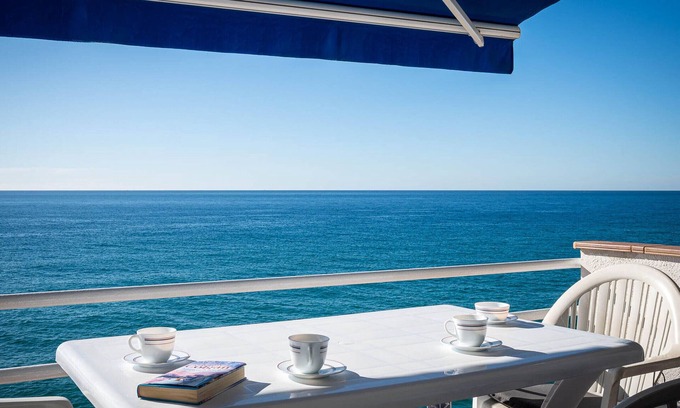 Altafulla Apartamento | Apartamento con Terraza Privada Frente al Mar en Canyadell, Altafulla