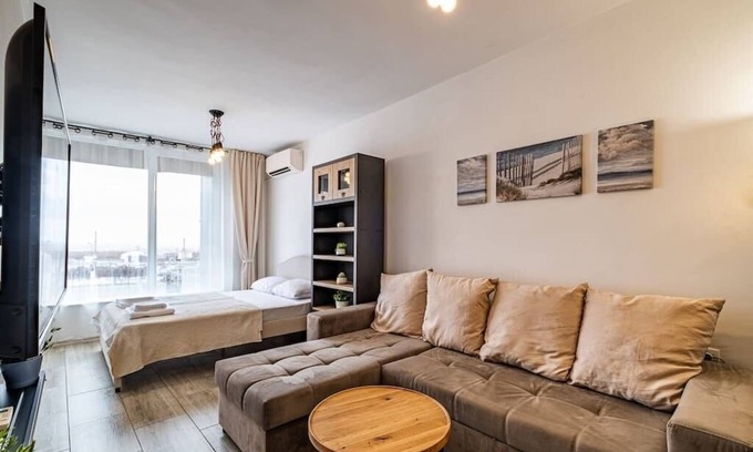 Odesos Apartamento | Sea View Central Stylish Apartment