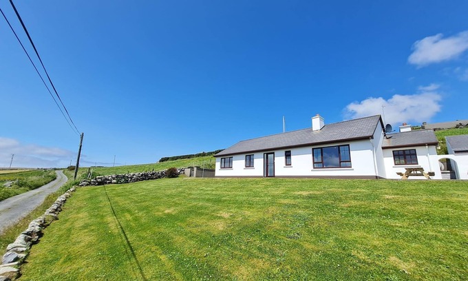 Clifden Casa | Sea View Cottage, Errislannan home away from home