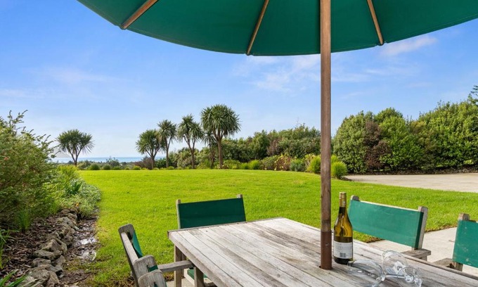 Ruakaka Casa | Sea View Cottage - Ruakaka Holiday Cottage