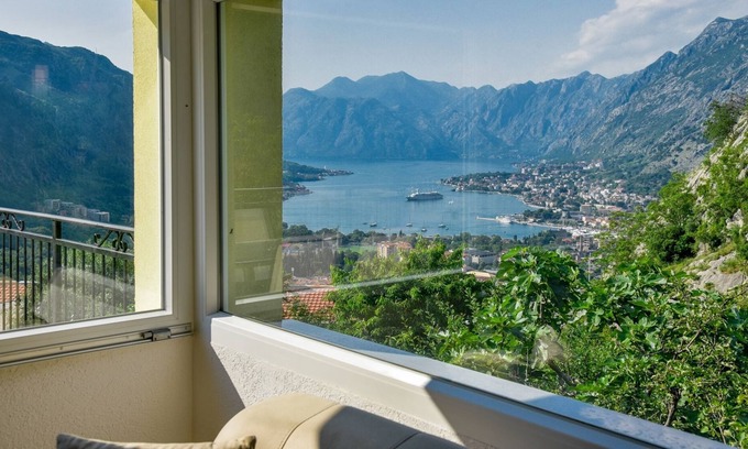 Skaljari Apartamento | Sea View Flat w Terrace in Kotor, 8 min to Beach