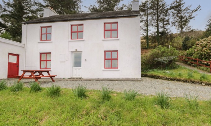 Tully Cabaña | SEA VIEW HOUSE, family friendly in Tully, County Galway