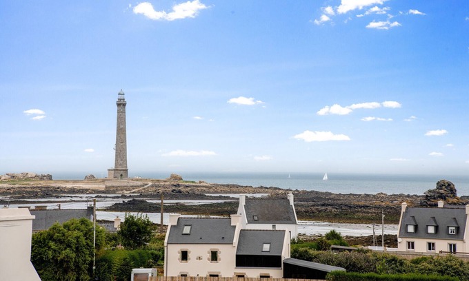 Plouguerneau Chalet De Esquí | Vista al mar – Casa para 8 con jardín y terraza