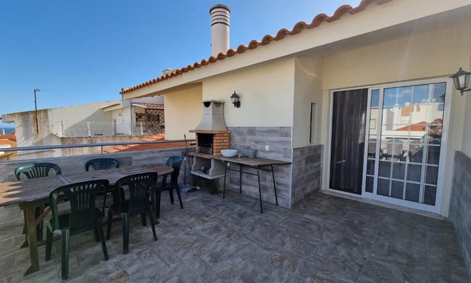 Correeira Apartamento | Sea view Penthouse 10 min walking Albufeira old town and Beach Pescadores
