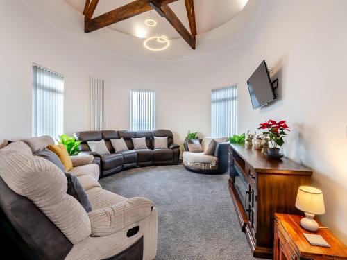 Redcar Casa | Sea View Penthouse - Regency Mansion