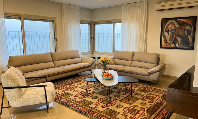 Tiberias Apartamento | sea view penthouse with 3 floors and an hot tub! can host up to 15 people .