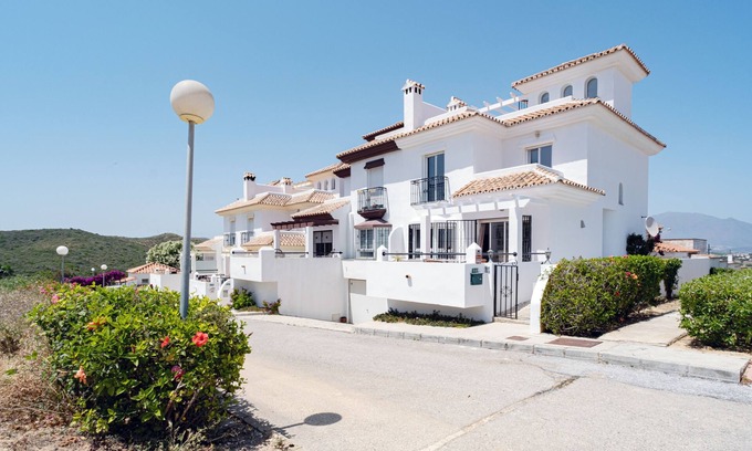 Puerto de la Duquesa Chalet De Esquí | Sea View Semi Detached Villa Manilva