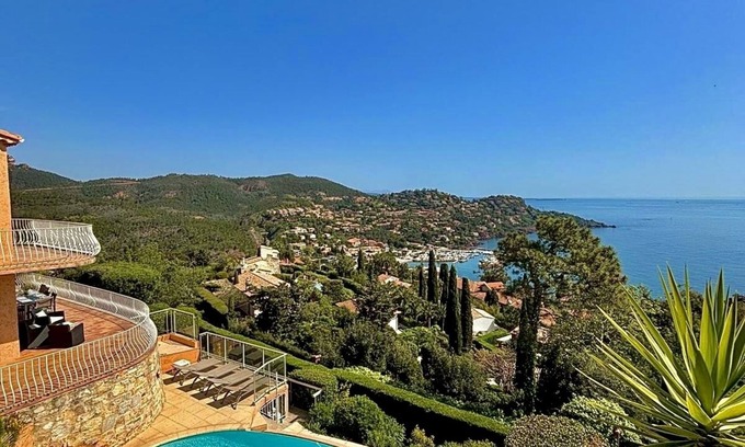 Espero-Pax Casa | Sea view villa on the heights of Le Trayas