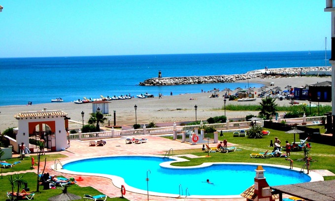 Cabrita Apartamento | Sea views, feet in the sand apartment in Costa del Sol Duquesa