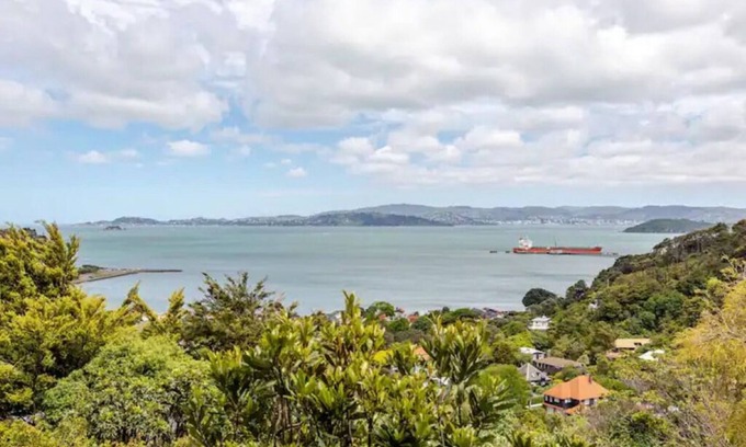 Lowry Bay Casa | Sea Views From Holiday House