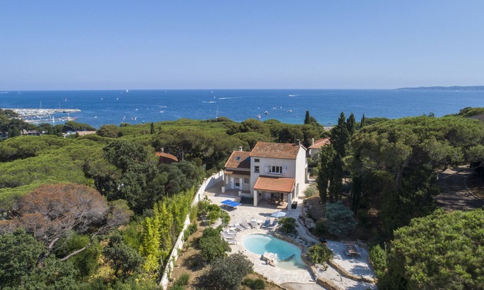 Plage de la Garonnette Villa | Vistas al mar, piscina climatizada, a 300 metros de la playa en Sainte Maxime, cerca de St Tropez