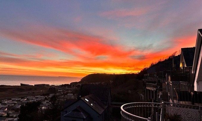 Llanddowror Apartamento | Sea Views, Hot tub, Balcony, 4 star Visit Wales